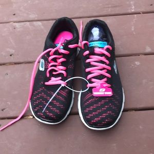 Size 6 Skechers running memory foam
